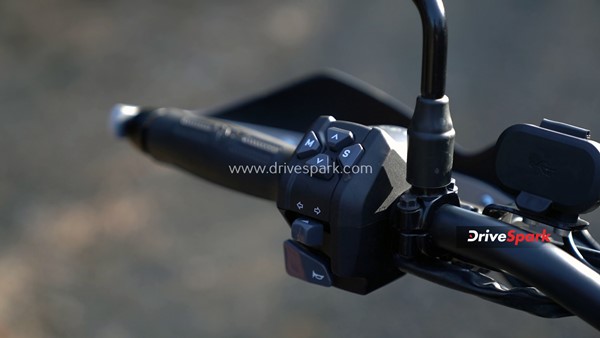 Yezdi Adventure Review: जानें कितना है दम इस एडवेंचर मोटरसाइकिल में, फीचर्स, इंजन, प्राइस