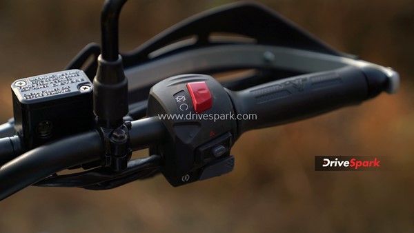 Yezdi Adventure Review: जानें कितना है दम इस एडवेंचर मोटरसाइकिल में, फीचर्स, इंजन, प्राइस