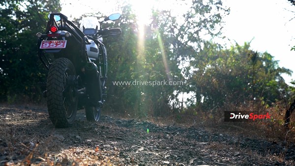 Yezdi Adventure Review: जानें कितना है दम इस एडवेंचर मोटरसाइकिल में, फीचर्स, इंजन, प्राइस