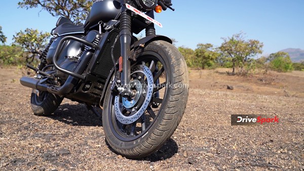 Yezdi Roadster Review: बेहतर क्रूजिंग और प्राइस के साथ कितनी फिट हैं यह मोटरसाइकिल, जानें