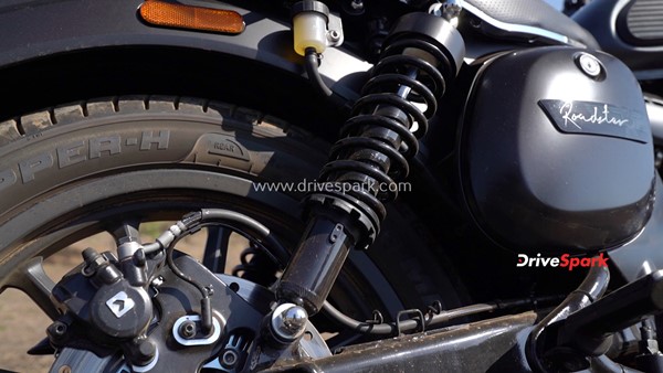 Yezdi Roadster Review: बेहतर क्रूजिंग और प्राइस के साथ कितनी फिट हैं यह मोटरसाइकिल, जानें