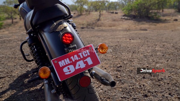 Yezdi Roadster Review: बेहतर क्रूजिंग और प्राइस के साथ कितनी फिट हैं यह मोटरसाइकिल, जानें