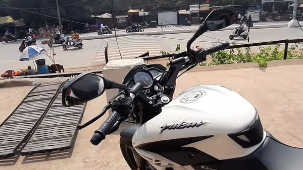 Bajaj Pulsar NS160 नए अलाॅय व्हील रंग में हुई उपलब्ध, जानें कैसा है नया लुक