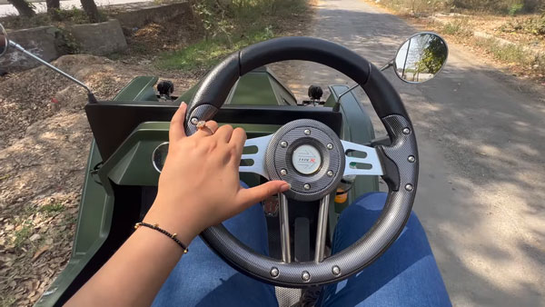 इस विंटेज डिजाइन वाली इलेक्ट्रिक कार को आप भी चाहेंगे खरीदना, बनी है Alto और Bullet के पार्ट्स से