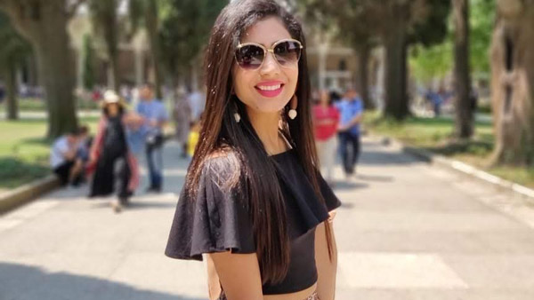 शार्क टैंक इंडिया वाली Ghazal Alagh ने खरीदी Audi e-Tron SUV, सोशल मीडिया पर साझा की तस्वीरें शार्क टैंक इंडिया वाली Ghazal Alagh ने खरीदी Audi e-Tron SUV, सोशल मीडिया पर साझा की तस्वीरें