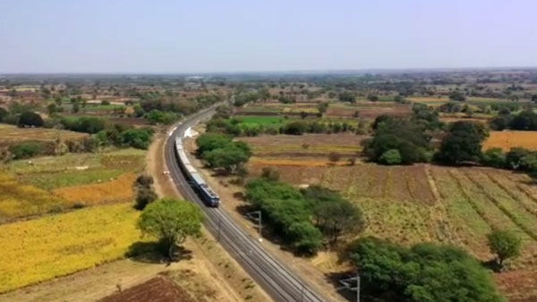 भारतीय रेलवे के ‘कवच’ का हुआ सफल परीक्षण, ट्रेनों को आमने-सामने के टक्कर से रोका