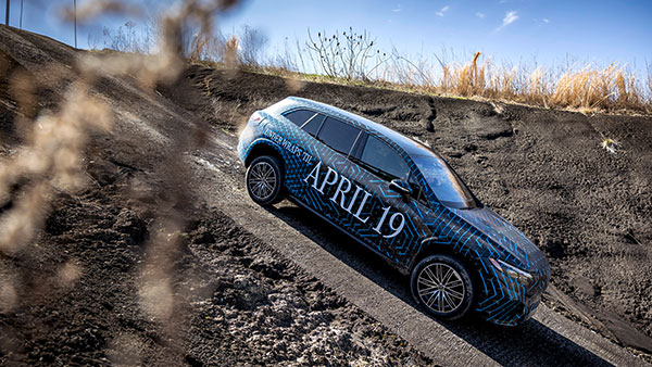 Mercedes EQS SUV को 19 अप्रैल को किया जाएगा पेश, इंटीरियर की जानकारी आई सामने