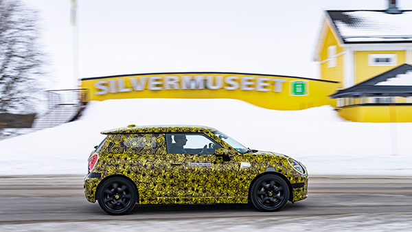 नेक्स्ट-जनरेशन MINI Cooper SE पर चल रहा है काम, कंपनी ने जारी किया टीजर