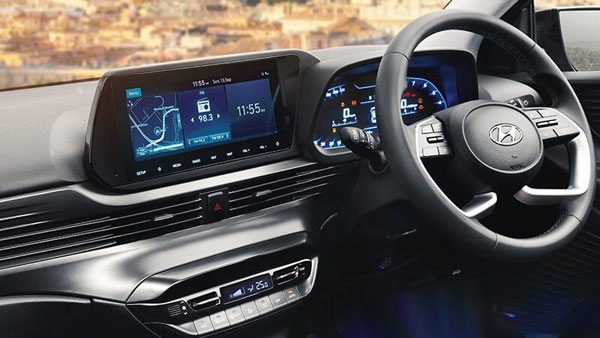 10 लाख के अंदर मिलने वाली इन 5 कारों में हैं सबसे बड़े टच-स्क्रीन सिस्टम, देखें लिस्ट में कौन है शामिल