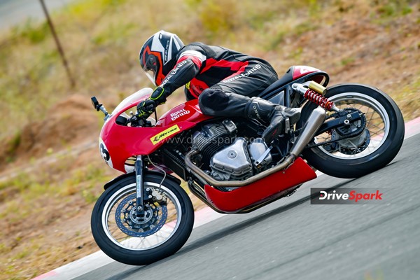 Royal Enfield Continental GT-R650 और GT Cup: Royal Enfield रेट्रो रेसिंग एक बार फिर आई वापस