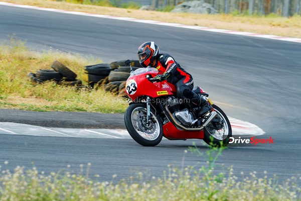 Royal Enfield Continental GT-R650 और GT Cup: Royal Enfield रेट्रो रेसिंग एक बार फिर आई वापस