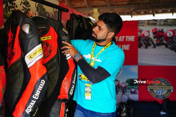 Royal Enfield Continental GT-R650 और GT Cup: Royal Enfield रेट्रो रेसिंग एक बार फिर आई वापस