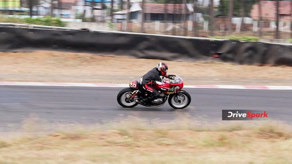 Royal Enfield Continental GT-R650 और GT Cup: Royal Enfield रेट्रो रेसिंग एक बार फिर आई वापस