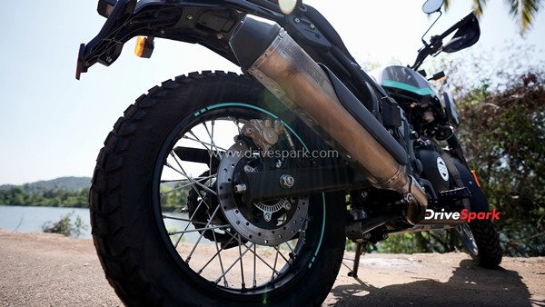 Royal Enfield Scram 411 Review: चलाने में कैसी यह नई स्क्रैम्ब्लर बाइक? क्या भारतीय ग्राहकों को आएगी पसंद?