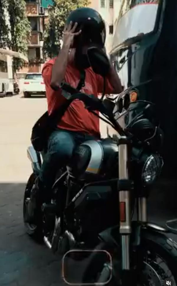 बॉलीवुड एक्टर Shahid Kapoor ने खरीदी Ducati Scrambler 1100 Special, शेयर की तस्वीरें