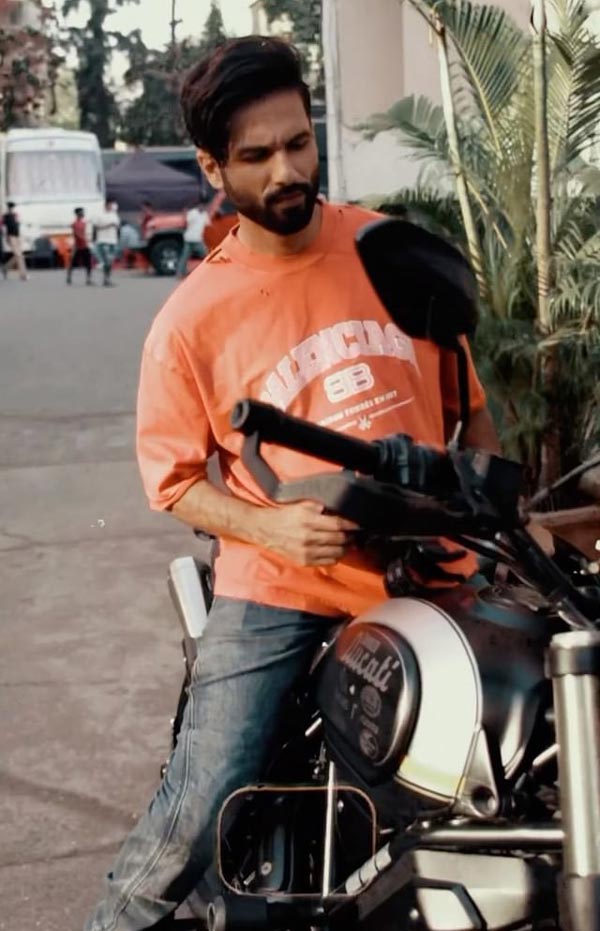 बॉलीवुड एक्टर Shahid Kapoor ने खरीदी Ducati Scrambler 1100 Special, शेयर की तस्वीरें