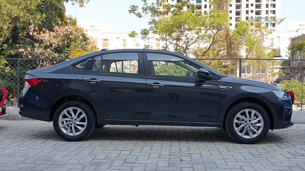 Skoda के इस डीलरशिप ने एक दिन में डिलीवर की 50 यूनिट Slavia, देखें तस्वीरें