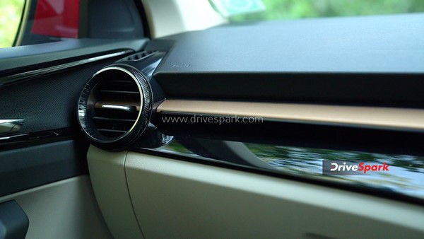 Skoda Slavia 1.5 Review: स्कोडा स्लाविया रिव्यू डिजाईन, फीचर्स, इंजन, परफोर्मेंस, सेफ्टी जानकारी