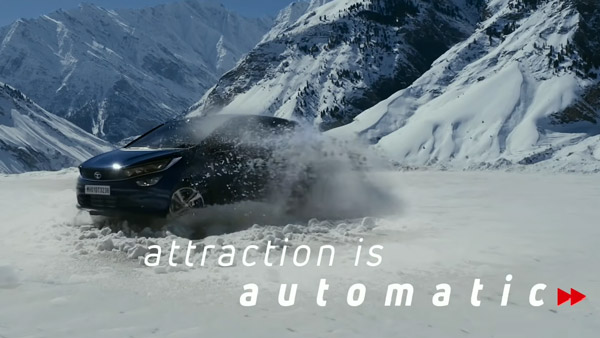 Tata Altroz DCA नए ब्लू रंग में बर्फ में चलती हुई आई नजर, देखें नया वीडियो