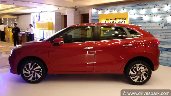 नई Toyota Glanza की बुकिंग हुई शुरू, जानें वैरिएंट, इंजन, गियरबॉक्स, माइलेज जानकारी