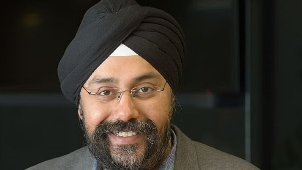 Uber India के अध्यक्ष, Prabhjot Singh कैब चलाते आए नजर, जानें आखिर उन्होंने ऐसा क्यों किया Uber India के अध्यक्ष, Prabhjot Singh कैब चलाते आए नजर, जानें आखिर उन्होंने ऐसा क्यों किया