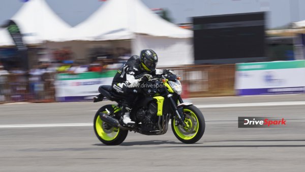 Servo xP95 प्रस्तुत व्रूम ड्रैग मीट 2022: हेमंत मुदप्पा का रहा दबदबा, हर्मोनिक्स ट्यून्ड केयन ने दिखाया एसयूवी का दम Servo xP95 प्रस्तुत व्रूम ड्रैग मीट 2022: हेमंत मुदप्पा का रहा दबदबा, हर्मोनिक्स ट्यून्ड केयन ने दिखाया एसयूवी का दम