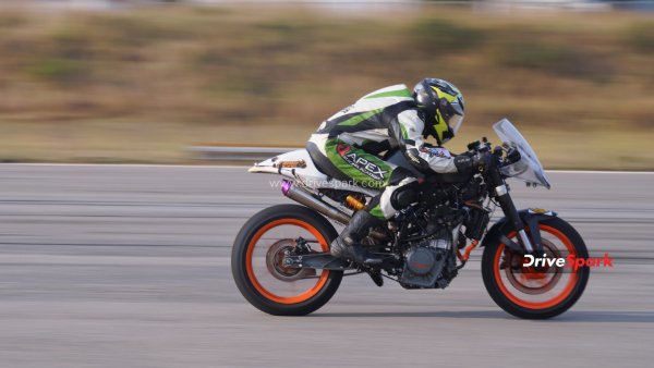 Servo xP95 प्रस्तुत व्रूम ड्रैग मीट 2022: हेमंत मुदप्पा का रहा दबदबा, हर्मोनिक्स ट्यून्ड केयन ने दिखाया एसयूवी का दम Servo xP95 प्रस्तुत व्रूम ड्रैग मीट 2022: हेमंत मुदप्पा का रहा दबदबा, हर्मोनिक्स ट्यून्ड केयन ने दिखाया एसयूवी का दम