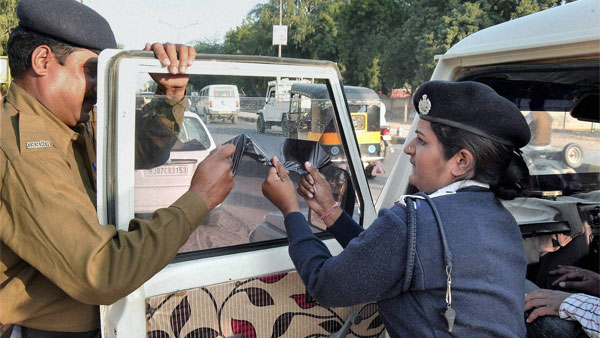 Tollywood अभिनेता Jr. NTR और उनके बेटे को पुलिस ने रास्ते में रोका, जानें क्या थी वजह