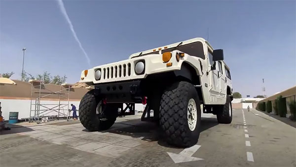 ये है दुनिया की सबसे बड़ी Hummer एसयूवी, जिसकी लंबाई है एक बस से भी ज्यादा, देखें वीडियो