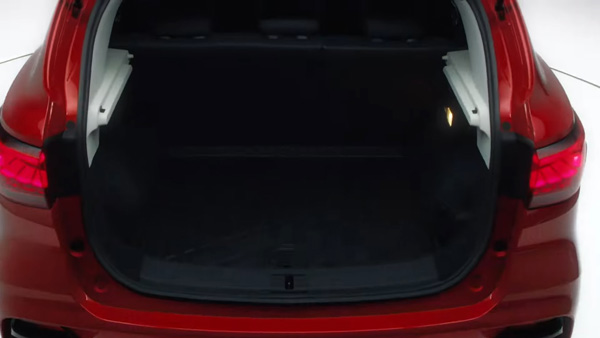 30 जून तक मुफ्त में चार्ज करें एमजी जेडएस इलेक्ट्रिक कार, कंपनी ने फ्री चार्जिंग ऑफर किया एक्सटेंड