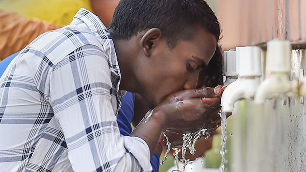 हर पेट्रोल पंप पर मिलती हैं ये 6 सुविधाएं बिल्कुल मुफ्त, क्या आपको हैं इसके बारे में जानकारी हर पेट्रोल पंप पर मिलती हैं ये 6 सुविधाएं बिल्कुल मुफ्त, क्या आपको हैं इसके बारे में जानकारी