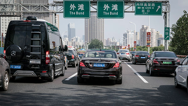 मर्सिडीज-बेंज लेगी सेल्फ-ड्राइविंग कारों से दुर्घटनाओं की जिम्मेदारी