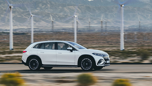 मर्सिडीज-बेंज ईक्यूएस बाजार में हुई पेश, सिंगल चार्ज पर चलती है 600 किलोमीटर