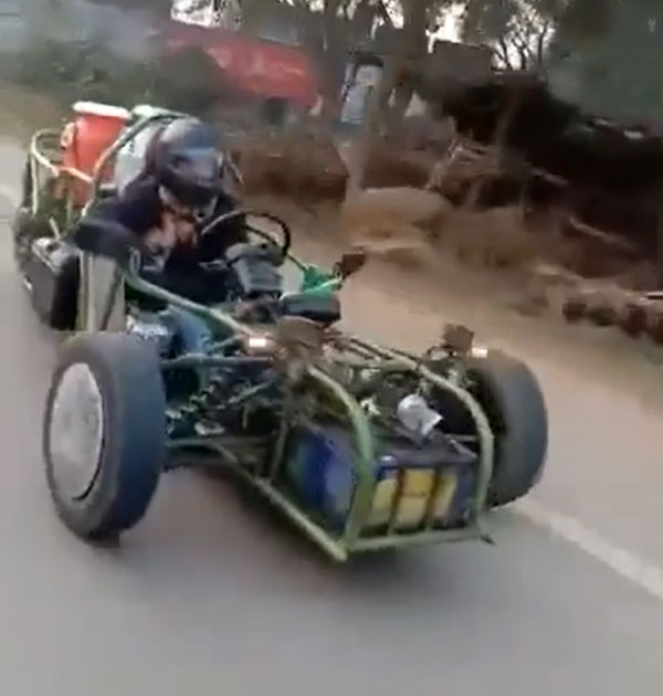 दूध वाले की इस जुगाड़ गाड़ी से खुश हुए Anand Mahindra, सोशल मीडिया पर शेयर किया वीडियो