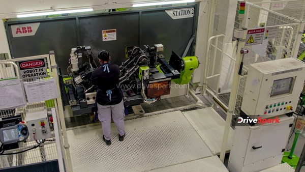 ओला इलेक्ट्रिक ने सेल्फ ड्राइविंग वाहन तकनीक का किया प्रदर्शन, नए तरह की बैटरी का शुरू करेगी उत्पादन