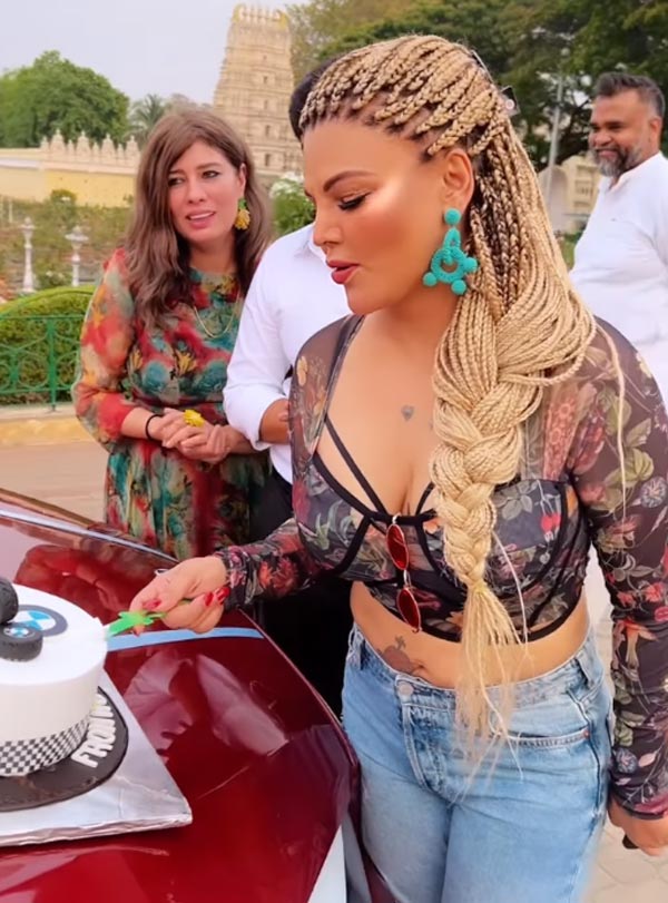 Rakhi Sawant को गिफ्ट मिली नई BMW X1 SUV, सोशल मीडिया पर जारी किया वीडियो