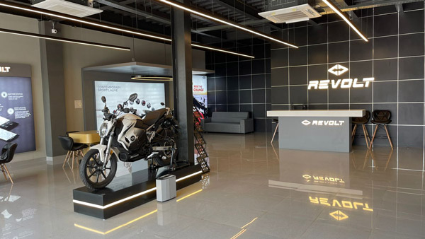 Revolt Motors ने आंध्र प्रदेश में खोले दो नए रीटेल स्टोर, इस साल 40 से ज्यादा स्टोर खोलने का लक्ष्य