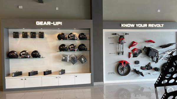 Revolt Motors ने आंध्र प्रदेश में खोले दो नए रीटेल स्टोर, इस साल 40 से ज्यादा स्टोर खोलने का लक्ष्य