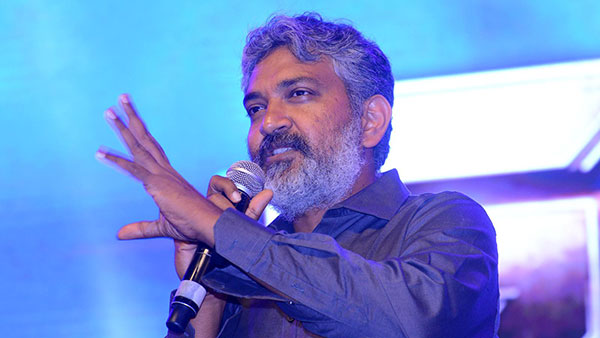 ‘RRR’ के डायरेक्टर SS Rajamouli ने खरीदी Volvo की यह कार, सोशल मीडिया पर सामने आई तस्वीर ‘RRR’ के डायरेक्टर SS Rajamouli ने खरीदी Volvo की यह कार, सोशल मीडिया पर सामने आई तस्वीर