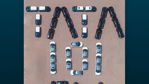 Tata Motors ने तमिलनाडु में एक साथ डिलीवर कीं 101 इलेक्ट्रिक कारें, कंपनी के लिए बड़ी उपलब्धि