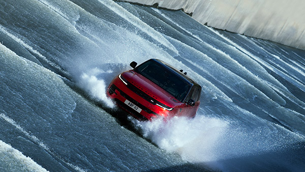 नई रेंज रोवर स्पोर्ट हुई लाॅम्च, कीमत 1.64 करोड़ रुपये से शुरू, जानें क्या हैं फीचर्स