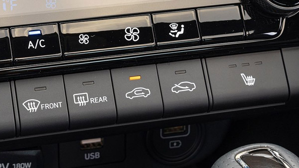 अगर आप भी कार के AC को चलाते हैं रीसर्क्युलेशन मोड पर, तो भुगतना पड़ सकता है बड़ा खामियाजा