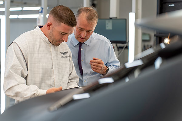 ये है पेट्रोल से चलने वाली दुनिया की सबसे ताकतवर कार, कंपनी ने शुरू किया इसका उत्पादन