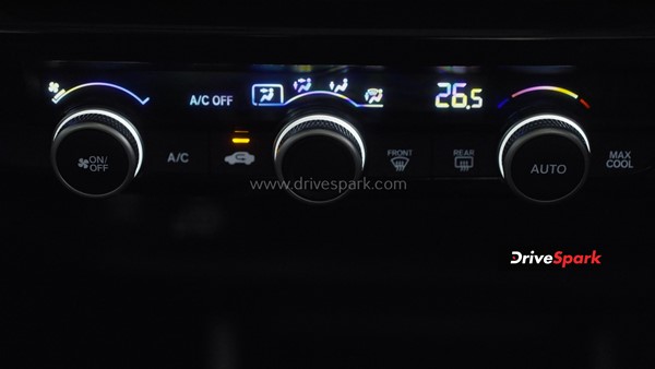 अगर आप भी कार के AC को चलाते हैं रीसर्क्युलेशन मोड पर, तो भुगतना पड़ सकता है बड़ा खामियाजा