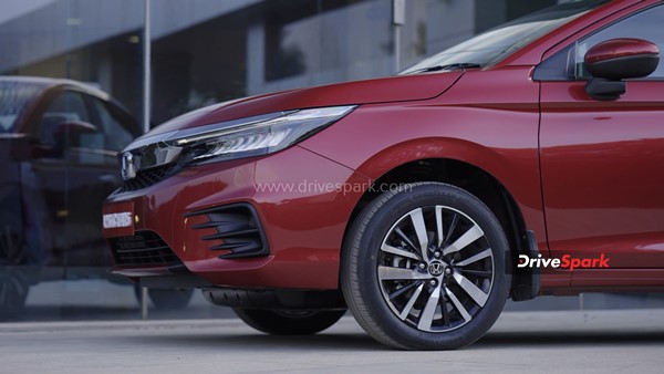 होंडा सिटी ई:एचईवी रिव्यू: क्या नई हाइब्रिड तकनीक से बेहतर हुई?