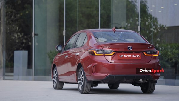 होंडा सिटी ई:एचईवी रिव्यू: क्या नई हाइब्रिड तकनीक से बेहतर हुई?