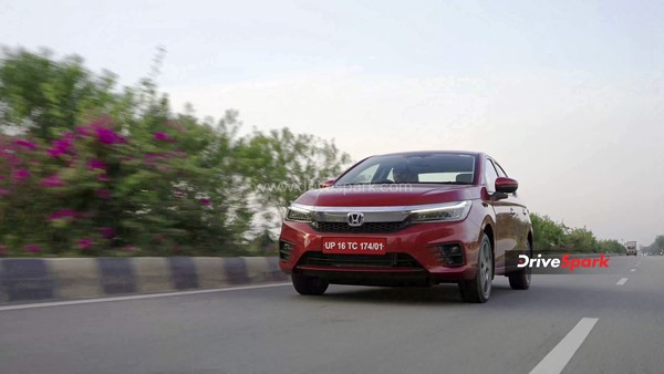 होंडा सिटी ई:एचईवी रिव्यू: क्या नई हाइब्रिड तकनीक से बेहतर हुई?