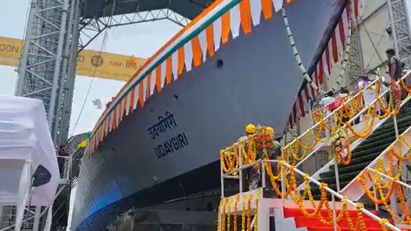 भारतीय नौसेना की शान बढ़ाने वाले हैं ये दो विध्वंसक पोत, जानें INS Surat और INS Udaygiri के बारे में भारतीय नौसेना की शान बढ़ाने वाले हैं ये दो विध्वंसक पोत, जानें INS Surat और INS Udaygiri के बारे में