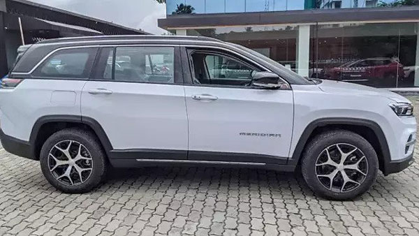 Jeep Meridian शुरू हो गई डीलरशिप पर पहुंचना, कल होने वाली है भारत में लॉन्च, जानें फीचर्स