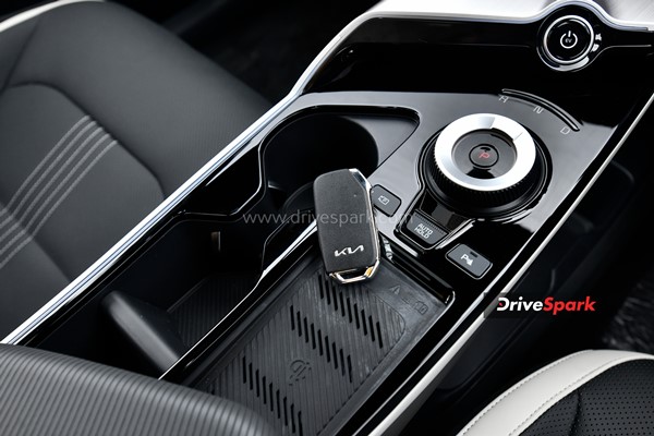 Kia EV6 Review: क्या भारत में धमाका कर पाएगी Kia की पहली इलेक्ट्रिक कार? पढ़ें रिव्यू